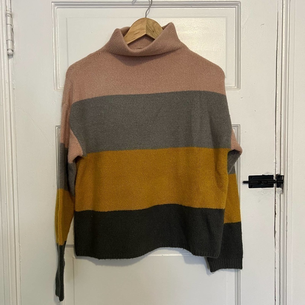 Cliche Soft Striped Turtleneck Sweater M